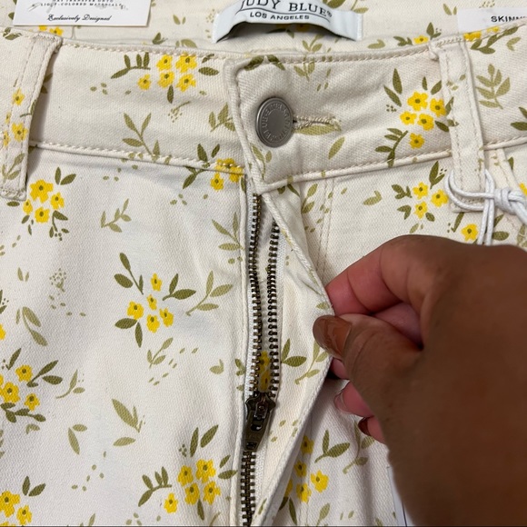Judy Blue Golden Meadow Floral Skinny Jeans - Picture 13 of 13